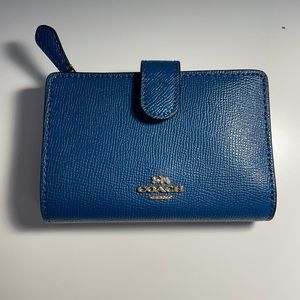 Coach Medium Corner Zip Wallet